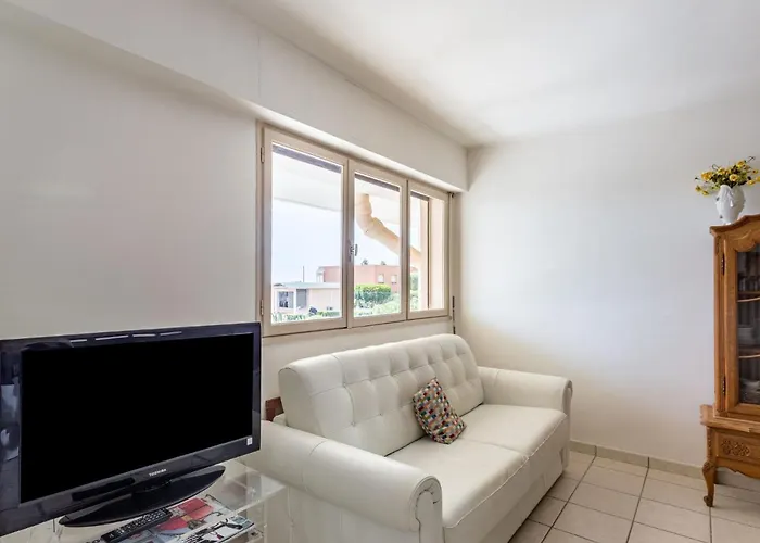 Apartament Le Grand Large-5 By Interhome Le Lavandou